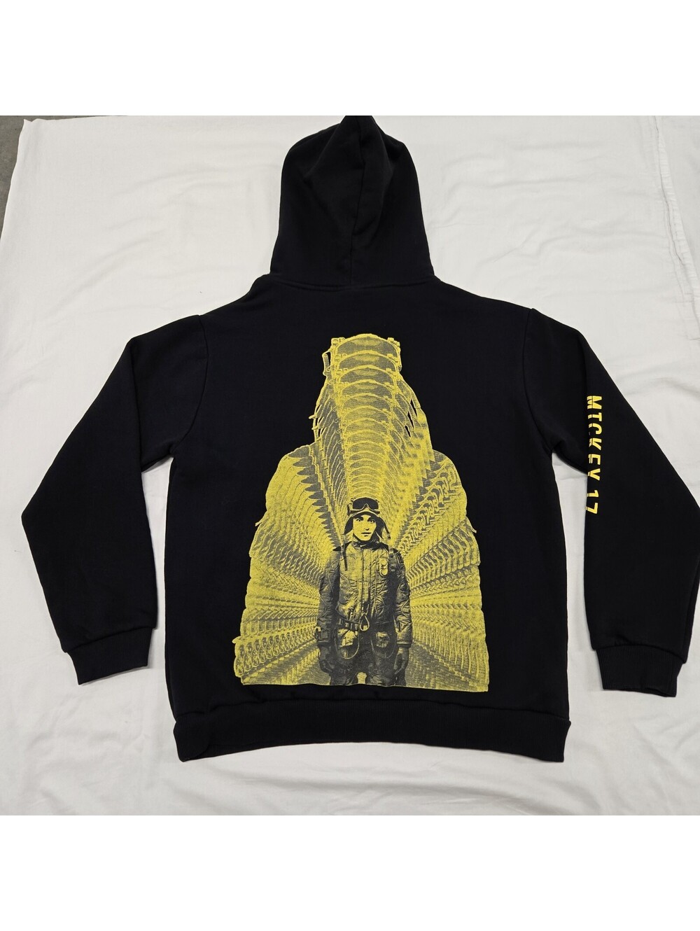 EUC Sz LARGE Mickey 17 Original Promo Hoodie Black Robert Pattinson Graphic 2025